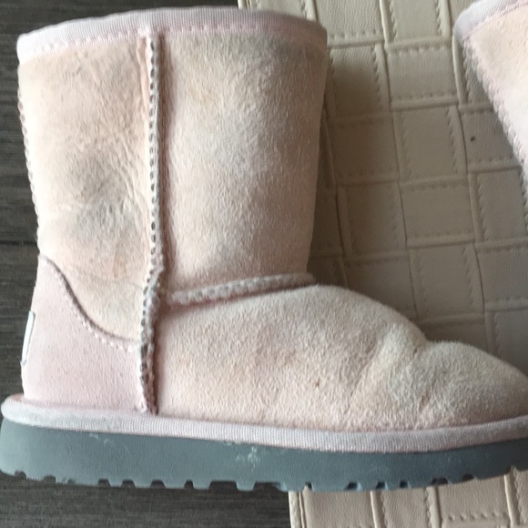 Toddler light pink Uggs size 9 - Picture 6 of 8